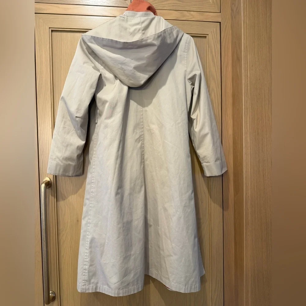 Vintage classic London Fog  Tan Trench Coat with Rust Lining Union Label USA 10P